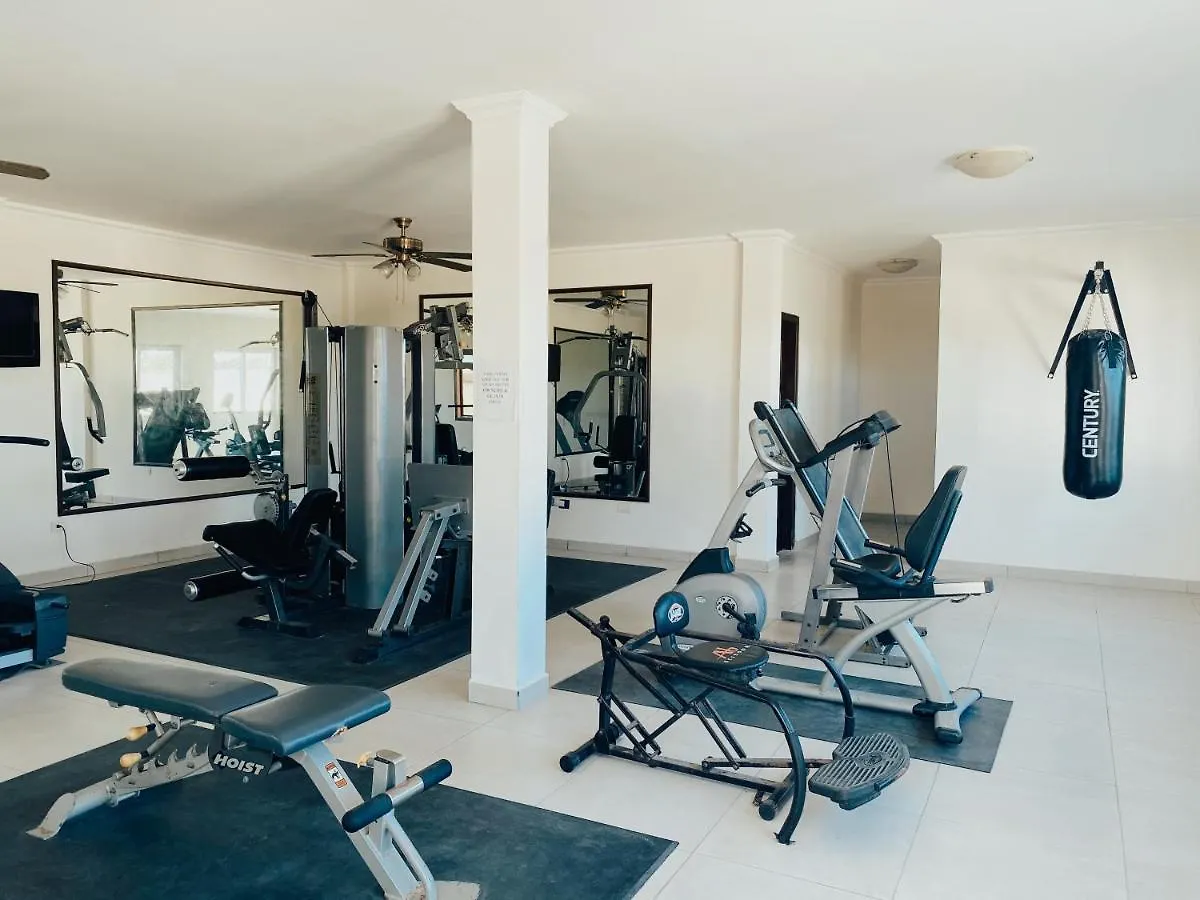 Tranquil Eagle Beach Condo, Sleeps 4 To 6 パームビーチ 3*,  アルバ