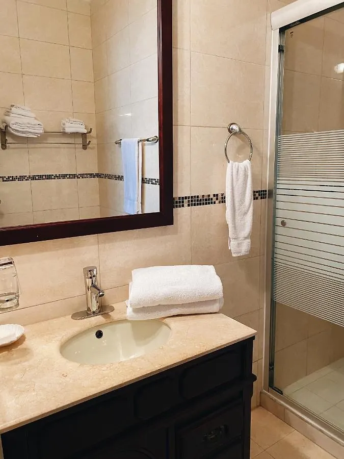 アパートホテル Tranquil Eagle Beach Condo, Sleeps 4 To 6 パームビーチ